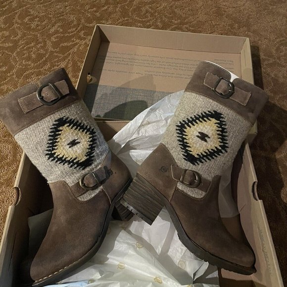 NIB $235 Born Taupe Triana Boots 8-M Suede Leather Wool Blanket Aztec New - Picture 5 of 8